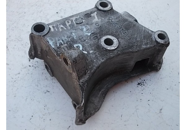 кронштейн двигуна правий Peugeot Partner, Citroen Berlingo 1.9 d, DW8, 96285843